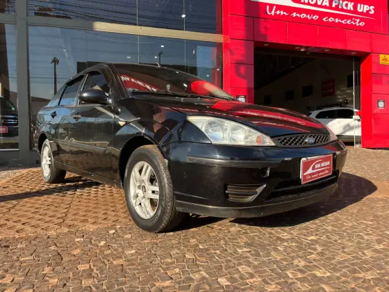 FORD FOCUS 2.0 GHIA SEDAN 16V GASOLINA 4P MANUAL