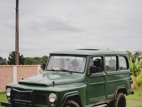FORD-RURAL-2.8 4X4 6 CILINDROS 12V GASOLINA 2P MANUAL FORD-RURAL-1976