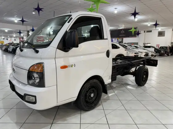 HYUNDAI HR 2.5 LONGO SEM CAÇAMBA 4X2 16V 130CV TURBO INTERCOOLER DIESEL 2P MANUAL