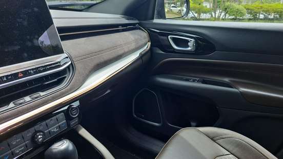 JEEP-COMMANDER-2021