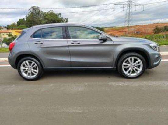 MERCEDES-BENZ-GLA 200-2016