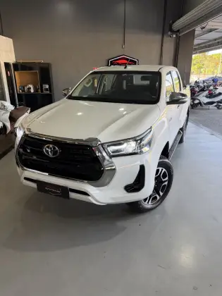 TOYOTA HILUX 2.8 D-4D TURBO DIESEL CD POWER PACK 4X4 MANUAL