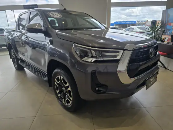 TOYOTA HILUX 2.8 D-4D TURBO DIESEL CD SRX 4X4 AUTOMÁTICO