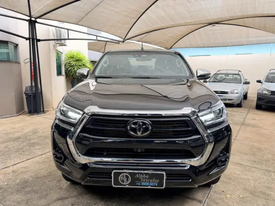 TOYOTA HILUX 2.8 D-4D TURBO DIESEL CD SRX 4X4 AUTOMÁTICO