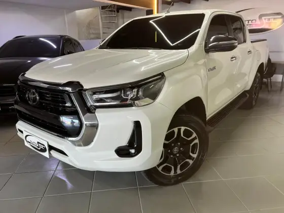 TOYOTA HILUX 2.8 D-4D TURBO DIESEL CD SRX 4X4 AUTOMÁTICO