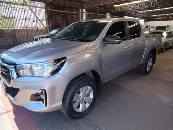 TOYOTA HILUX 2.8 SR 4X4 CD 16V DIESEL 4P AUTOMÁTICO
