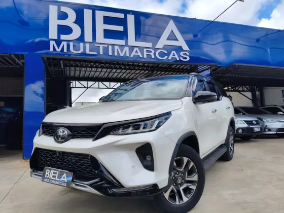 TOYOTA HILUX SW4 2.8 D-4D TURBO DIESEL DIAMOND 7L 4X4 AUTOMÁTICO