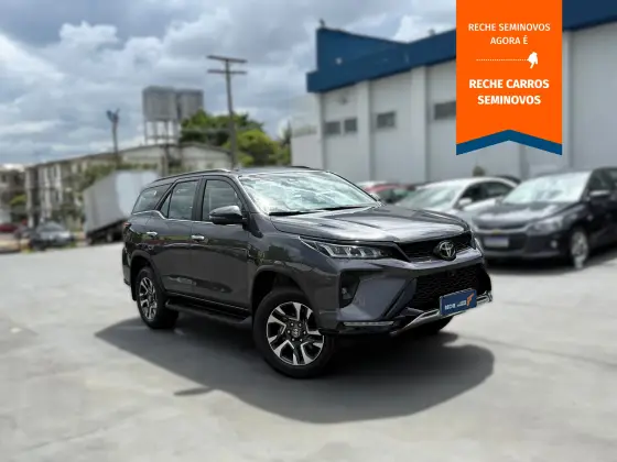 TOYOTA HILUX SW4 2.8 D-4D TURBO DIESEL DIAMOND 7L 4X4 AUTOMÁTICO