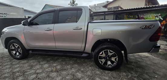 TOYOTA-HILUX-2019