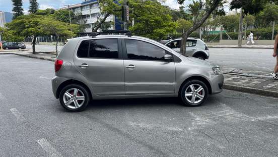 VOLKSWAGEN-FOX-2012