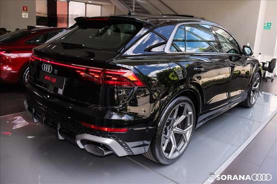 AUDI-RS Q8-2025