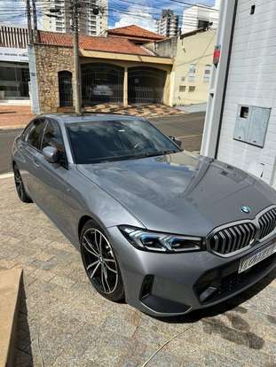 BMW-320i-2023