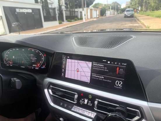 BMW-320i-2020