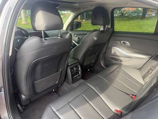 BMW-320i-2020