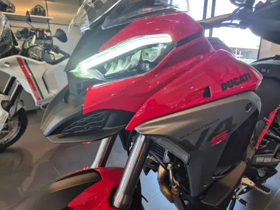 DUCATI MULTISTRADA 1200 V4 S DUCATI MULTISTRADA 1200 V4 S