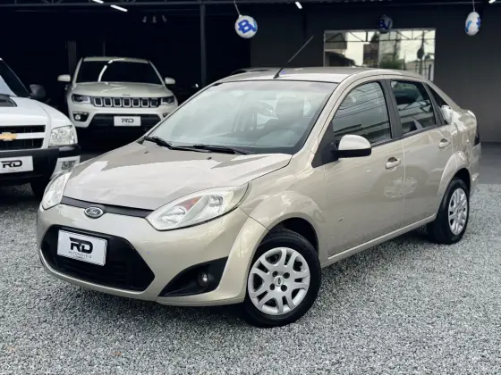 FORD FIESTA 1.6 ROCAM SE SEDAN 8V FLEX 4P MANUAL