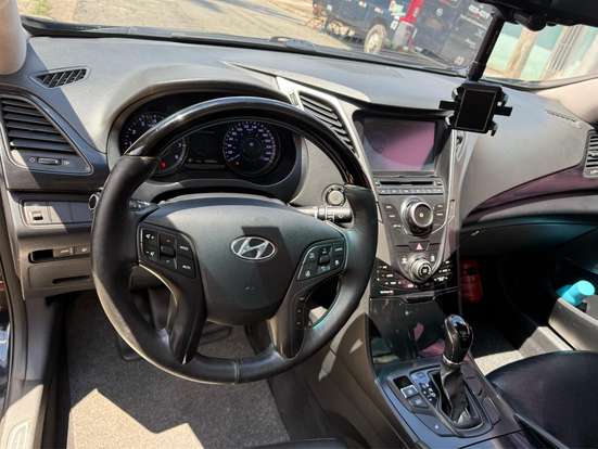 HYUNDAI-AZERA-3.0 MPFI GLS V6 24V GASOLINA 4P AUTOMÁTICO HYUNDAI-AZERA-2012