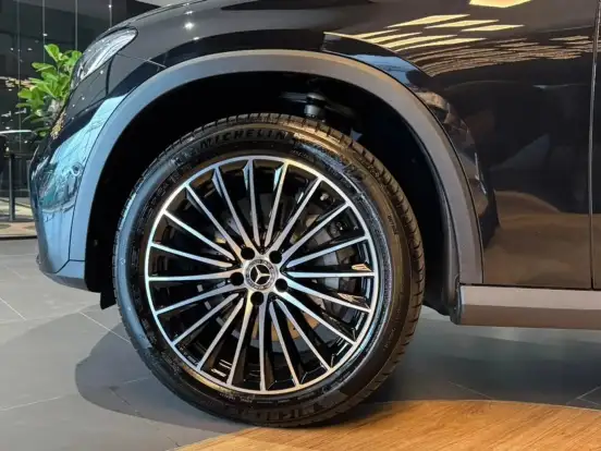 MERCEDES-BENZ-GLC 300-2025