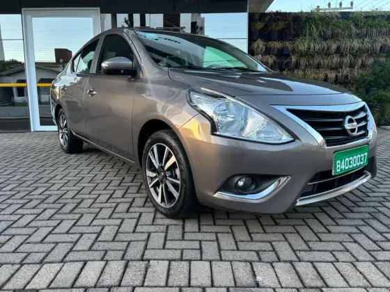 NISSAN VERSA 1.6 16V FLEXSTART SL 4P XTRONIC NISSAN VERSA 1.6 16V FLEXSTART SL 4P XTRONIC