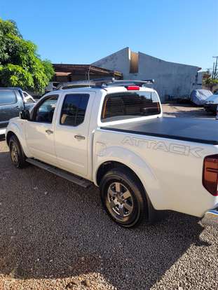 NISSAN-FRONTIER-2015