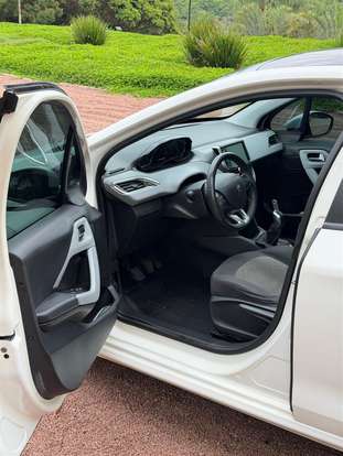 PEUGEOT-208-2013