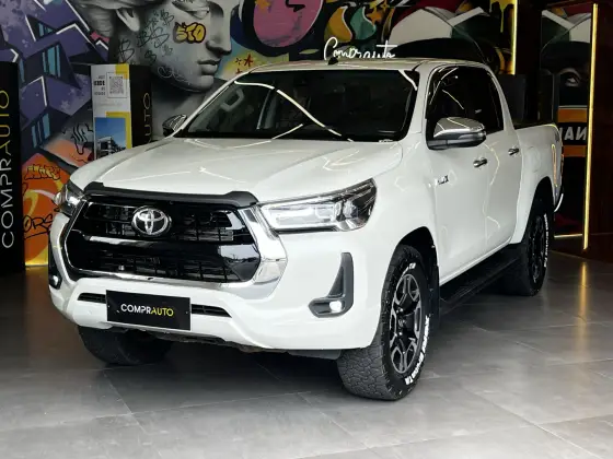 TOYOTA HILUX 2.8 D-4D TURBO DIESEL CD SRX 4X4 AUTOMÁTICO