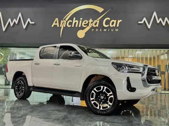TOYOTA HILUX 2.8 D-4D TURBO DIESEL CD SRX 4X4 AUTOMÁTICO