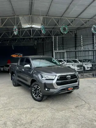 TOYOTA HILUX 2.8 D-4D TURBO DIESEL CD SRX LIMITED 4X4 AUTOMÁTICO