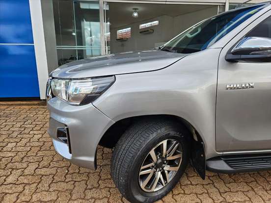 TOYOTA-HILUX-2019