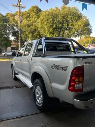 TOYOTA HILUX 3.0 SRV 4X4 CD 16V TURBO INTERCOOLER DIESEL 4P AUTOMÁTICO TOYOTA HILUX 3.0 SRV 4X4 CD 16V TURBO INTERCOOLER DIESEL 4P AUTOMÁTICO