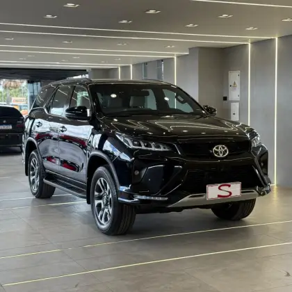 TOYOTA HILUX SW4 2.8 D-4D TURBO DIESEL DIAMOND 7L 4X4 AUTOMÁTICO