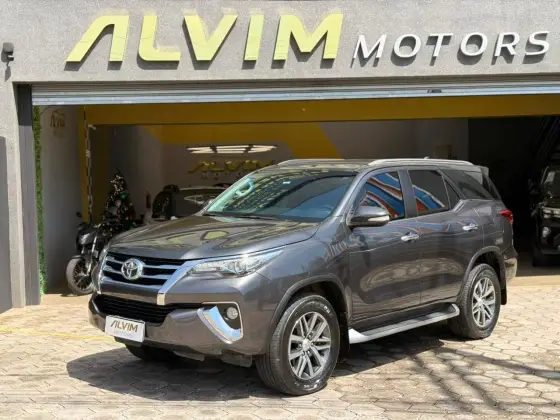 TOYOTA HILUX SW4 2.8 SRX 4X4 16V TURBO INTERCOOLER DIESEL 4P AUTOMÁTICO