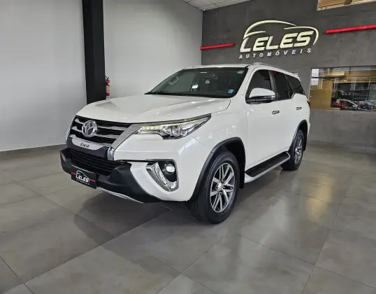 TOYOTA HILUX SW4 2.8 SRX 4X4 7 LUGARES 16V TURBO INTERCOOLER DIESEL 4P AUTOMÁTICO TOYOTA HILUX SW4 2.8 SRX 4X4 7 LUGARES 16V TURBO INTERCOOLER DIESEL 4P AUTOMÁTICO