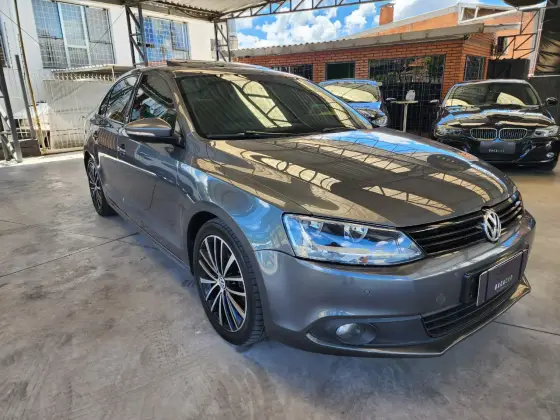 VOLKSWAGEN JETTA 2.0 TSI HIGHLINE 200CV GASOLINA 4P TIPTRONIC VOLKSWAGEN JETTA 2.0 TSI HIGHLINE 200CV GASOLINA 4P TIPTRONIC