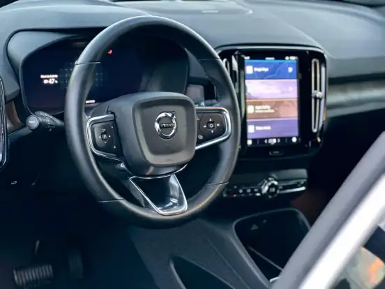 VOLVO-C40-2023