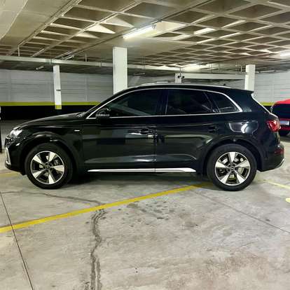AUDI-Q5-2021