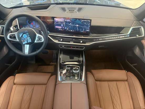 BMW-X7-2025