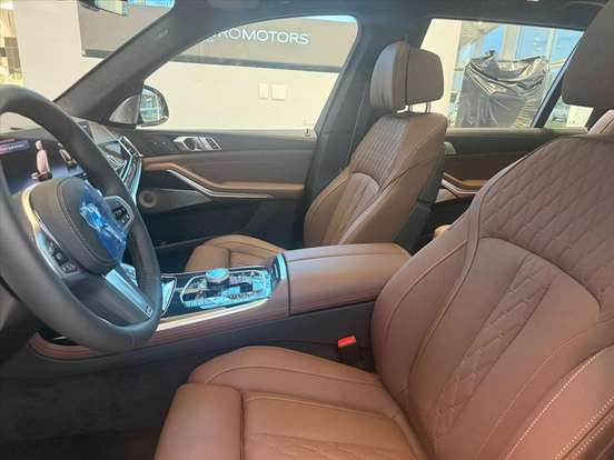 BMW-X7-2025