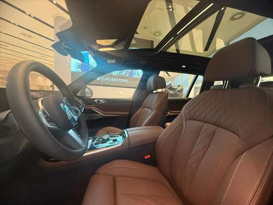 BMW-X7-2025