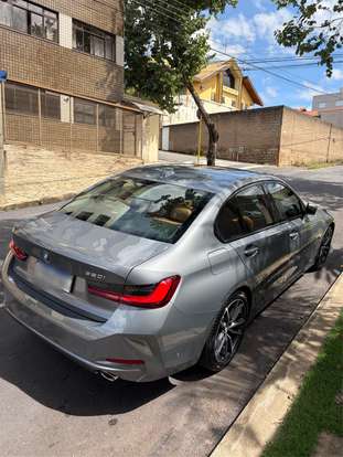 BMW-320i-2022