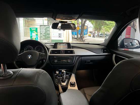 BMW-320i-2013
