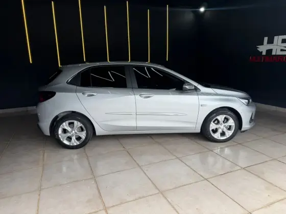 CHEVROLET ONIX 1.0 TURBO FLEX PREMIER AUTOMÁTICO CHEVROLET ONIX 1.0 TURBO FLEX PREMIER AUTOMÁTICO