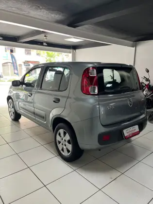FIAT UNO 1.0 VIVACE 8V FLEX 4P MANUAL FIAT UNO 1.0 VIVACE 8V FLEX 4P MANUAL