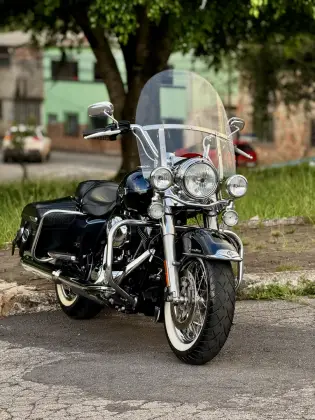 HARLEY-DAVIDSON ROAD KING CLASSIC 