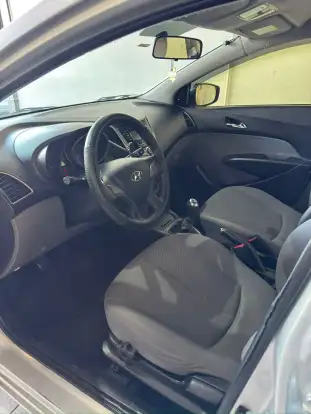 HYUNDAI-HB20S-2013