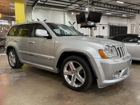 JEEP GRAND CHEROKEE 6.1 SRT8 4X4 V8 16V GASOLINA 4P AUTOMÁTICO