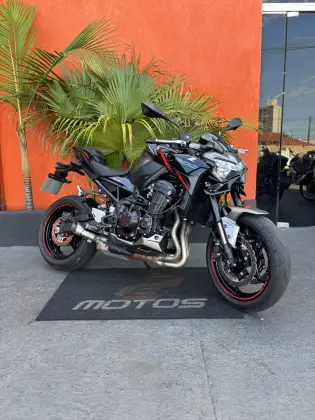 KAWASAKI Z900 