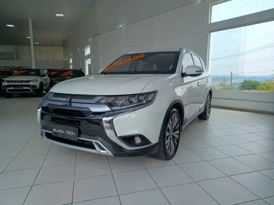 MITSUBISHI-OUTLANDER-2021