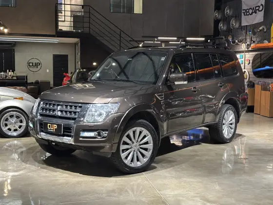 MITSUBISHI PAJERO 3.2 HPE 4X4 7 LUGARES 16V TURBO INTERCOOLER DIESEL 4P AUTOMÁTICO