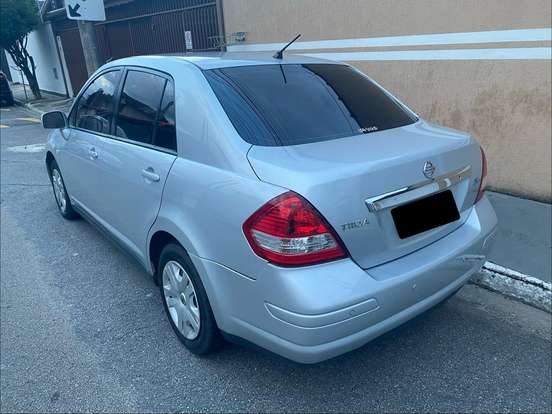 NISSAN-TIIDA-2011